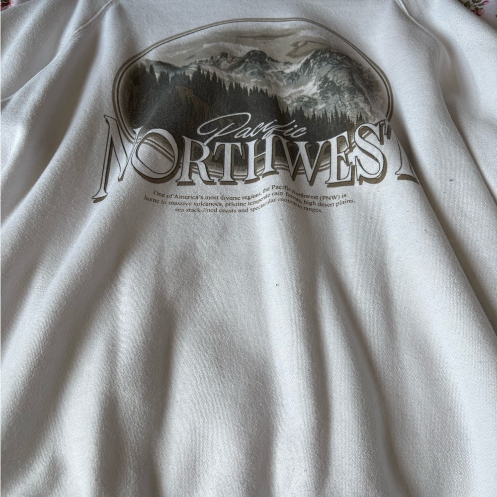 2/35$🍓⭐️ Ardene White Pacific Northwest Sweatshirt